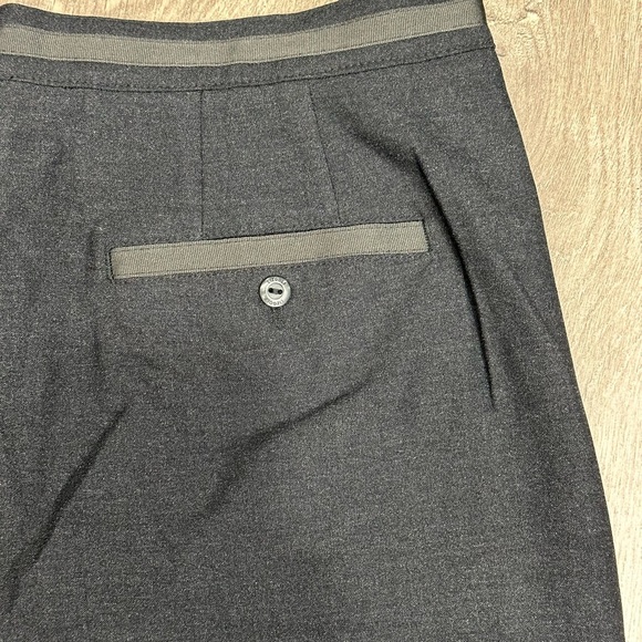 Women's Liz Claiborne Golf 12 Bermuda Shorts Chino Khakis Navy High Rise Stretch - Picture 7 of 9